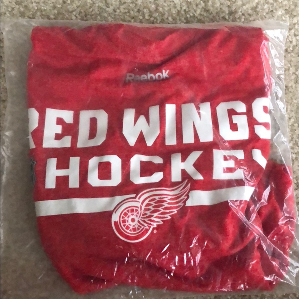 Detroit Red Wings performance long sleeve